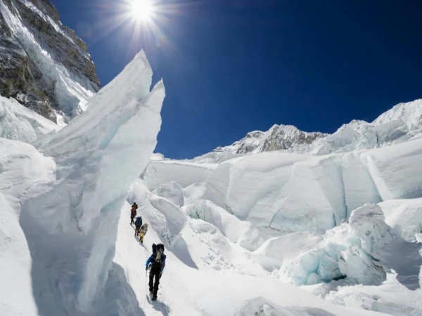 khumbu-icefall-in-everest